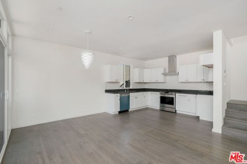 14754 Gilmore St, Van Nuys CA 91411-1520 exterior