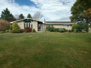3959 School Rd, Jeannette, PA 15644-4751