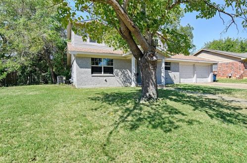 1804 Mims St, Fort Worth, TX 76112-4252