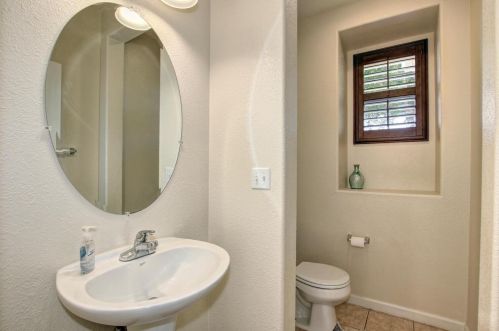 1741 Campos Ave, Woodland CA  95776-5327 exterior