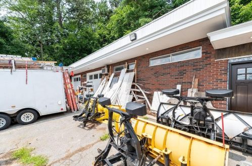 2 Howard St, Salem NH  03079-2565 exterior