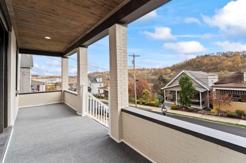 425 Blaine Ave, Canonsburg PA  15317-2107 exterior