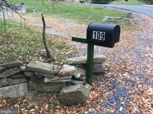 109 Paskell Hill Dr, Rig, WV 26836-1105