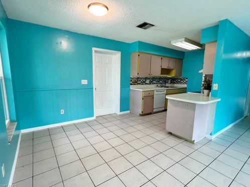 664 100th Ave, Naples, FL 34108-2238