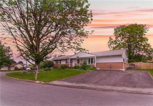 2270 Aster Rd, Macungie, PA 18062-9370