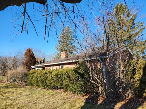 232 Alta Loma Cir, Thiensville, WI 53092-1718