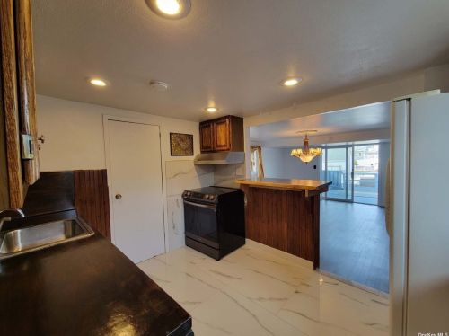 14-11 Cross Bay Blvd, Far Rockaway NY  exterior