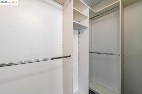 5857 Ascot Dr, Oakland CA 94611-1711 exterior