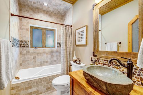 2717 Beaumont Ave, Waterford WI  53185-4933 exterior