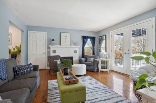 37 Hillside Ave, Groton CT  06340-5525 exterior