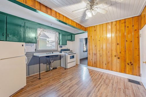 13 Monroe St, Latrobe PA  15650-3146 exterior