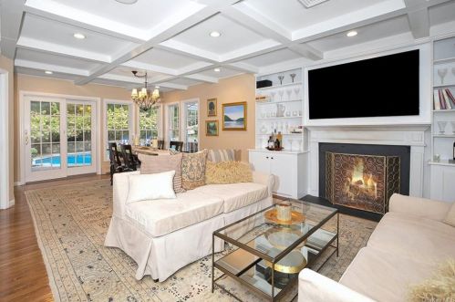 124 Quinn Rd, Briarcliff NY  10510-2133 exterior