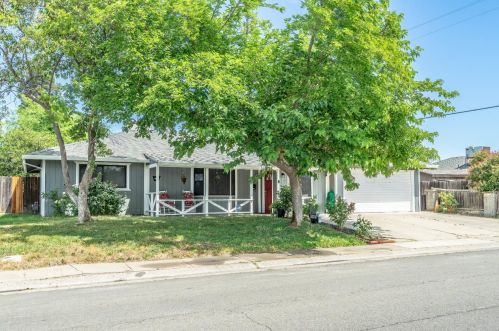 6204 Melrose Dr, North Highlands, CA 95660-4328