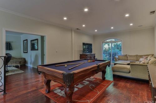 4226 Sepulveda, Van Nuys CA 91402-4305 exterior