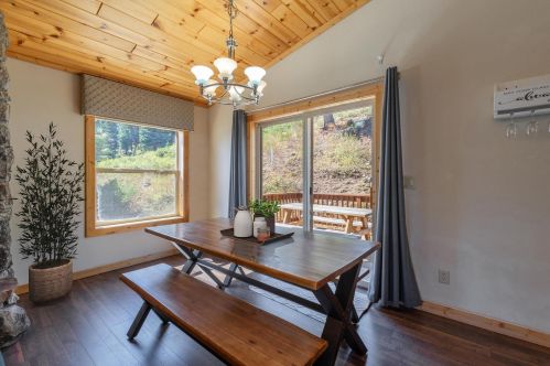 11550 Rhineland Ave, Truckee CA 96161-7070 exterior