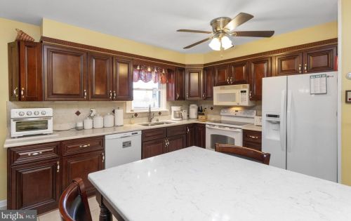 2221 Swamp Pike, Gilbertsville PA  19525-9654 exterior