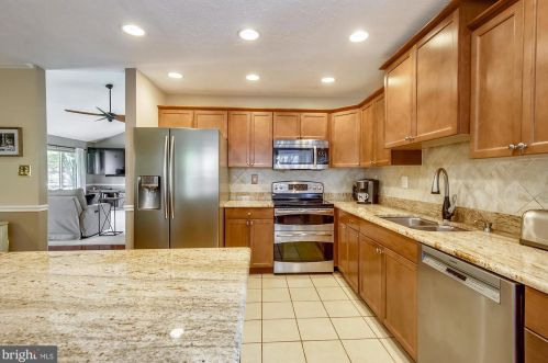 7827 Mulberry Bottom Ln, Springfield VA  22153-2314 exterior