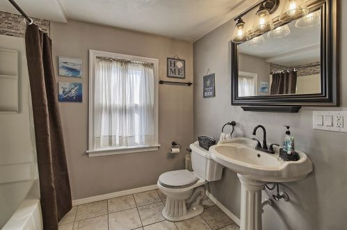 4511 Lincoln Ave, Jeannette PA  15644-3062 exterior