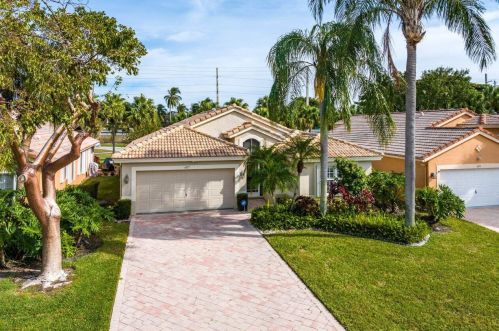 6677 Sun River Rd, Boynton Beach, FL 33437-6029