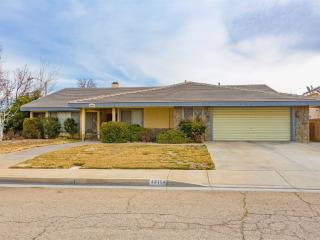 43754 Sierra Vista Dr, Lancaster, CA 93536-6301