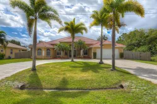312 Paar Dr, Fort Pierce, FL 34953-5919