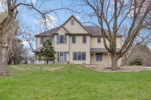 8935 Poplar Dr, Thiensville, WI 53097-3154