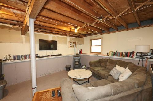 18 Hunter Ct, Goffstown NH  03045-1629 exterior