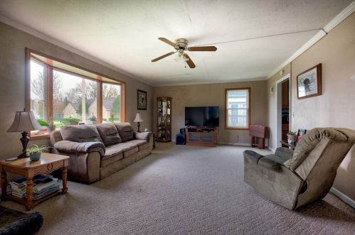 1307 Evans St, Oshkosh, WI 54901-3972