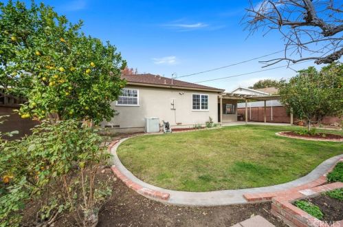 934 Mayfair Ave, Orange, CA 92867-6922
