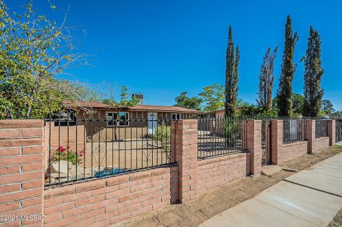 2033 Olsen Ave, Tucson, AZ 85713-3854