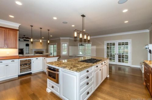 18 Heron Pond Rd, Essex CT  06426-1466 exterior