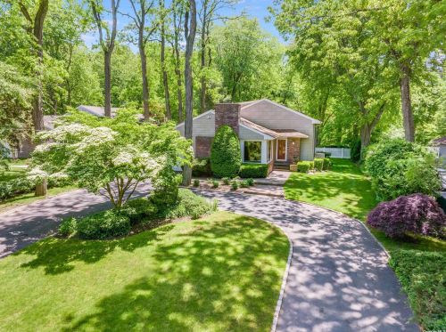 14 Millford Dr, Matinecock, NY 11560-1225