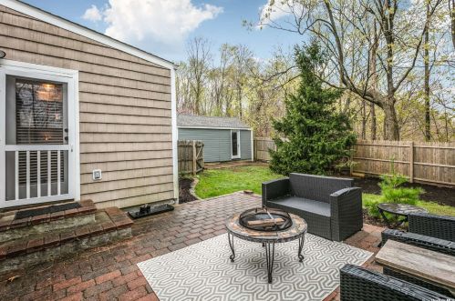 37 Edwards Pl, Huntington Station NY  11746-1013 exterior