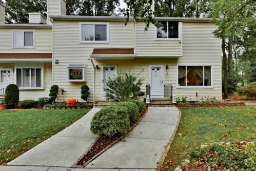 42 Woodland Dr, Roselle, NJ 07203-2462