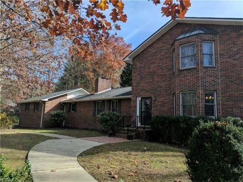 862 Rugby Rd, Hendersonville NC  28791-9759 exterior