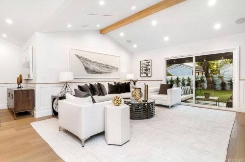 5465 Saloma Ave, Van Nuys CA  91411-3643 exterior