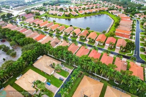 9796 Lemonwood Dr, Boynton Beach FL  33437-5452 exterior