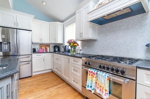 12 Brookwood Rd, New Rochelle NY  10804-1841 exterior