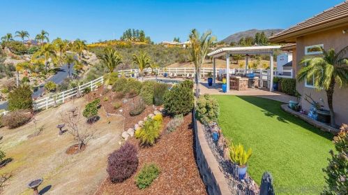 550 Old Stagecoach Run, Alpine CA  91901-1478 exterior