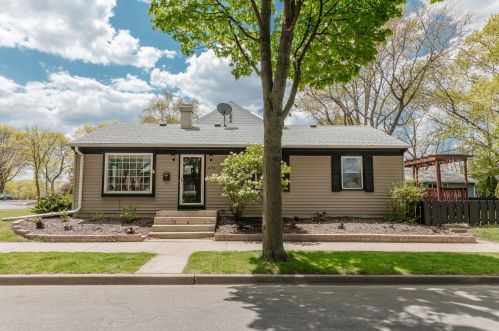 2755 Emery Ave, Milwaukee, WI 53210-1333