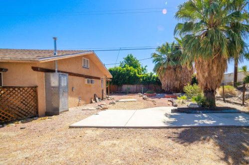 38411 Vista Dr, Cathedral City CA  92234-2144 exterior