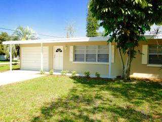 5703 Murdock Ave, Sarasota, FL 34231-2524