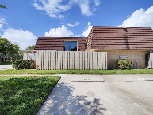2502 25th Ln, West Palm Beach FL  33418-3572 exterior