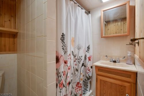 20 Stanford Pl, Montclair NJ  07042-5010 exterior