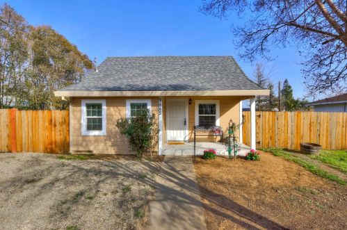 9665 Kent St, Elk Grove CA  95624-2432 exterior