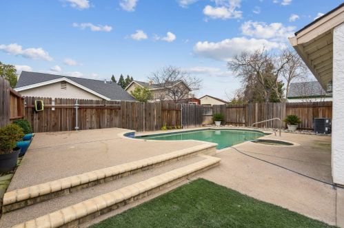 9420 Trenholm Dr, Elk Grove CA  95758-6533 exterior
