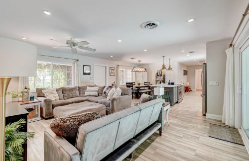 909 27th Ter, Boynton Beach FL  33435-7913 exterior