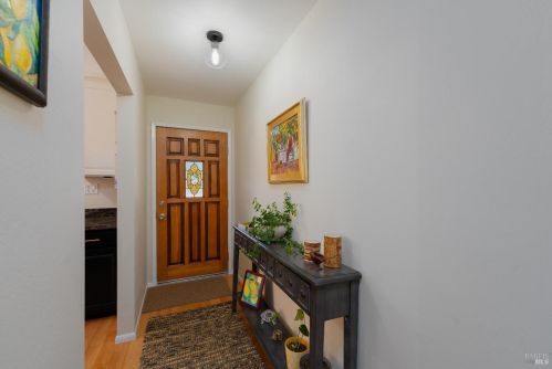525 Oak Manor Dr, Ukiah CA  95482-5121 exterior