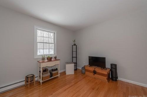 56 Great Ring Rd, Sandy Hook CT 06482-1605 exterior