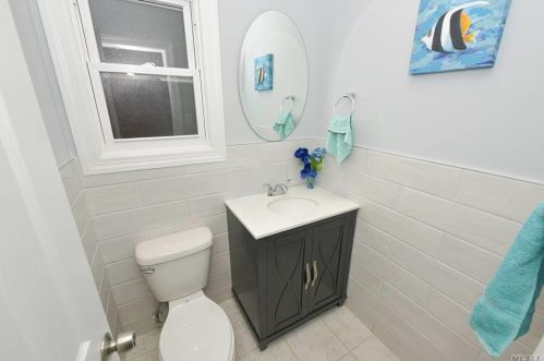 88 Bixley Heath, Lynbrook NY  11563-3138 exterior